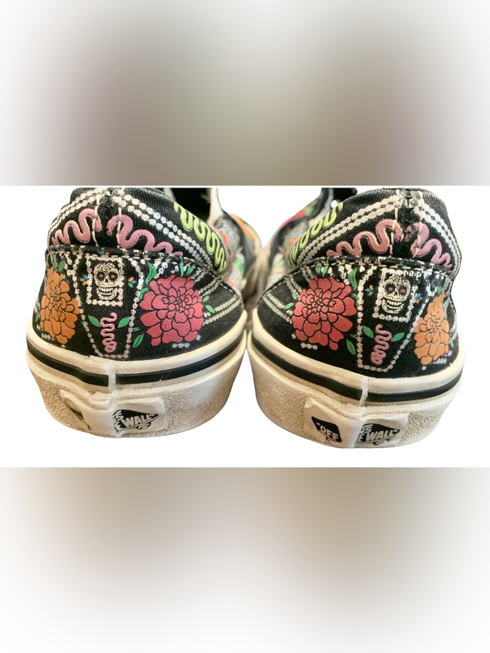 Vans Classic Slip On ‘Dia De Los Muertos’ Glow In The Dark M6 W7.5 - Picture 5 of 9